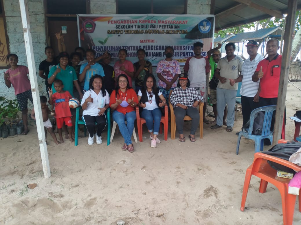 Kegiatan PKM Prodi Akuakultur di Pantai Base-G Jayapura